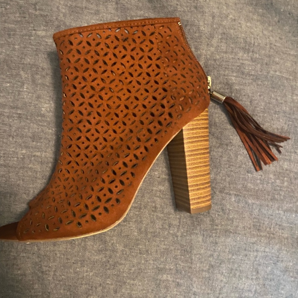 size 7.5 cognac color booties / sandals / open toe
